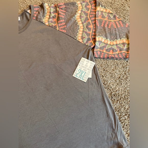LuLaRoe Randy Top - Picture 3 of 3